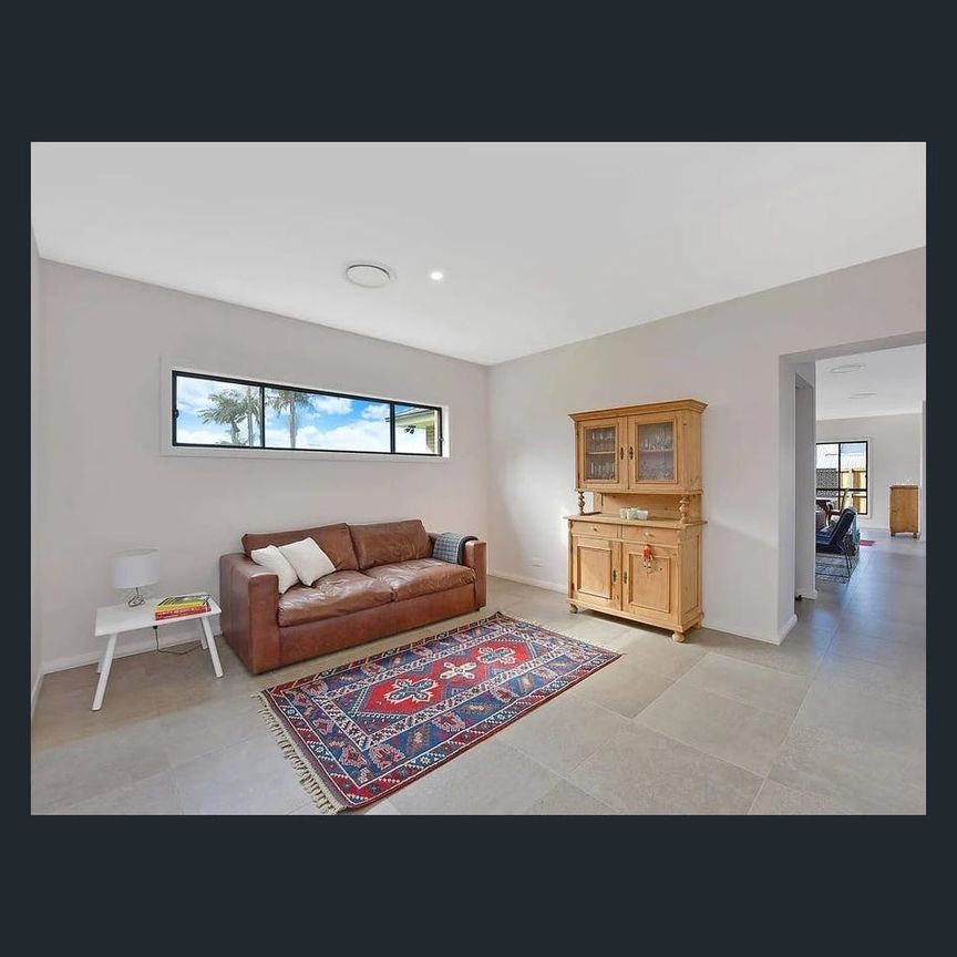 Stunning Modern Family Home - Photo 1