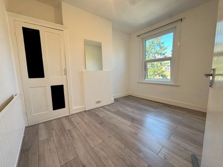 3 Bed Terraced House, Hollybush St, E13 - Photo 4