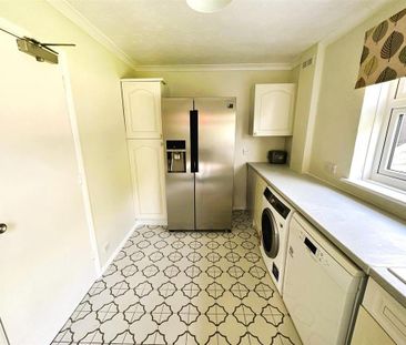 4 bedroom detached house to rent - Photo 3