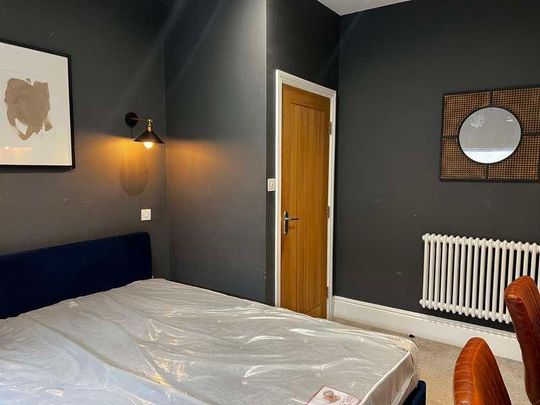 Lenton Boulevard: - Luxury Bed Student Apartment, NG7 - Photo 1