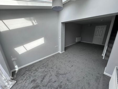 2 bedroom terraced house to rent - Photo 4