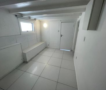 NEW WINDSOR, 4 BEDROOMS - Photo 1