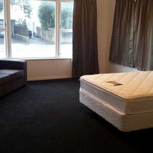 Fully Furnished studio room. - Photo 2