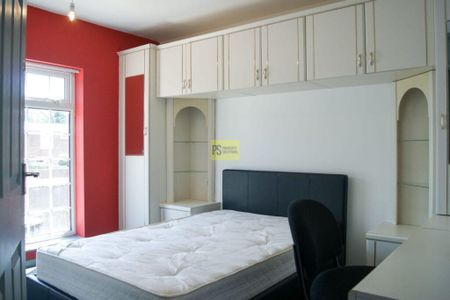 4 bedroom terraced house to rent - Photo 3