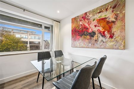 Superb two-bedroom residence in Hereford House, Ovington Gardens - Photo 5