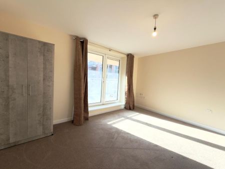 1 bedroom in a flat share to rent - Photo 3