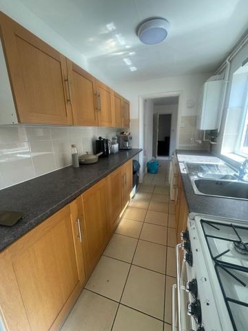 16 Albert Street - Huge 2 Bedroom Property Close to James FranceLoughborough - Photo 5