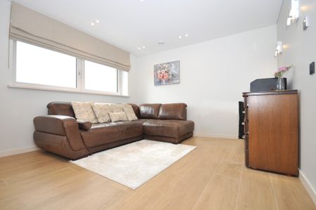 Cleeve Hill, Cheltenham, Gloucestershire - Photo 3