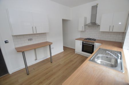 2 Bedroom Terraced House - Photo 3