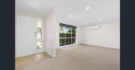 Modern Family Living on Como Road - Photo 2