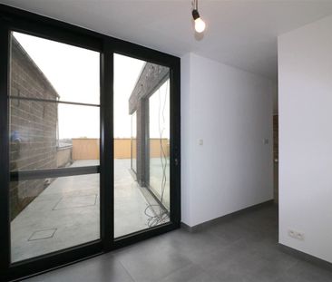 Architecturaal plaatje met 4 slpk., garage en riant terras - Photo 2