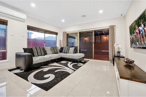 “Spacious 4 Bedroom Family Home for Rent in Arndell Park Estate, Truganina – Beautifully Upgraded & Move-In Ready” - Photo 1