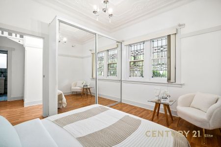 Large Three Bedroom House - Photo 3