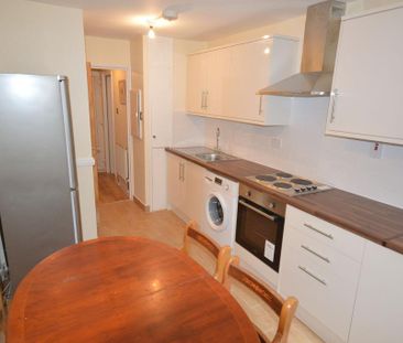 3 bedroom flat to rent - Photo 6