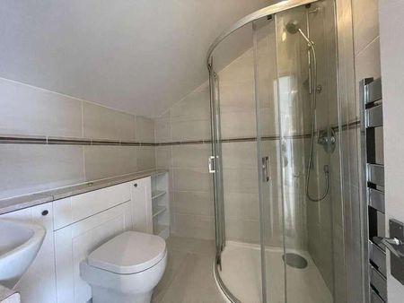 Comer Crescent, Southall, UB2 - Photo 3