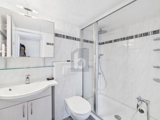 FRISCH RENOVIERT MIT GARTENSITZPLATZ! - Photo 1