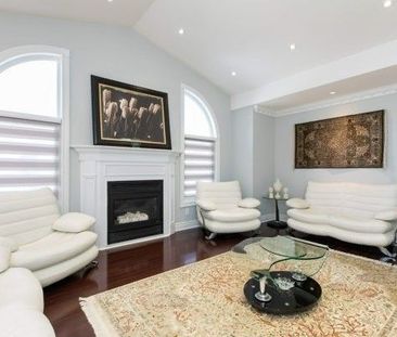 For Lease - 2078 Perran Drive, Mississauga, Ontario - Photo 2