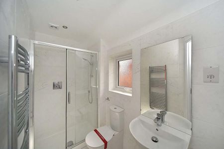 4 bedroom detached house to rent - Photo 2