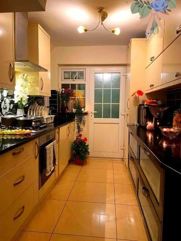 3 Bed Semi-Detached House, Ley Street, IG2 - Photo 4