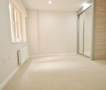 61 Chalvey Road East, Slough, Berkshire,SL1 - Photo 2