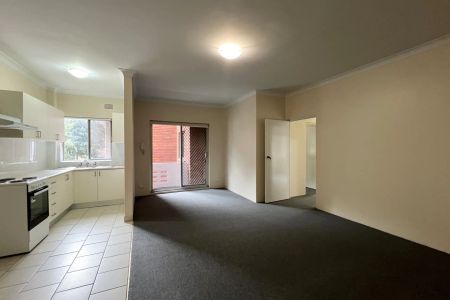 2 Bedroom apartment in a convenient location - Photo 2