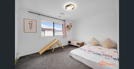 ✨ Spacious 5-Bedroom Family Home with Alfresco Decking - Photo 5