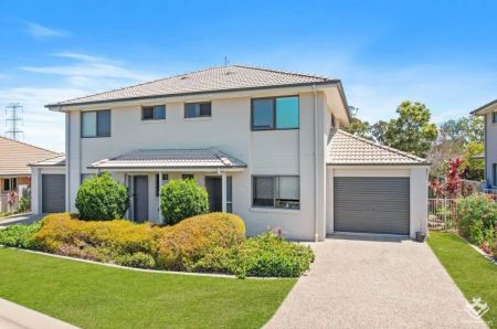 “Stylish & Spacious Townhouse inthe Highly Sought-After ‘Stillbrook’ Estate” - Photo 5