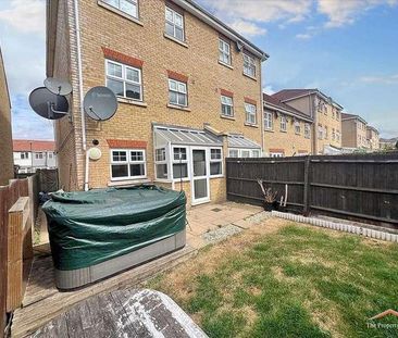 De Havilland Road, Edgware, HA8 - Photo 2