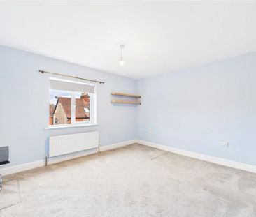 3 bedroom end of terrace house to rent - Photo 2