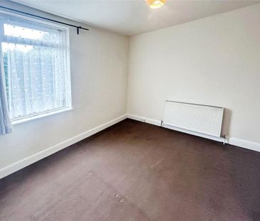 2 bedroom end of terrace house to rent - Photo 3