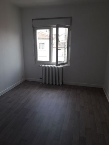 Location Appartement 2 pièces 50m² ROYAN 17200 - Photo 2