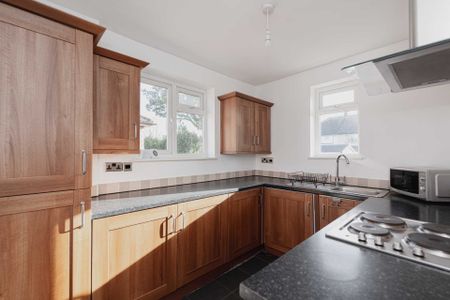 Alsom Avenue, Worcester Park - Photo 3