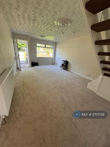 2 bedroom terraced house to rent - Photo 2