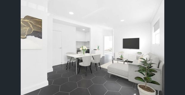 Modern Two-Bedroom Apartment in Prime Location - Photo 1