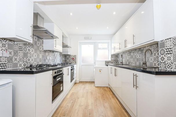 1 bedroom in a house share to rent - Photo 1