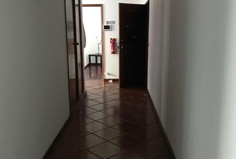Apartamento T3 Praia da Barra, com cozinha equipada e parcialmente mobilado. Visite!