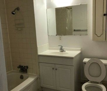 For Lease - 2015 Davenport Road Unit# 2, Toronto, Ontario - Photo 4