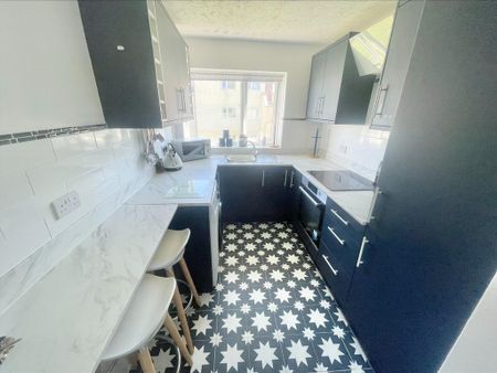 2 bedroom flat to rent - Photo 4