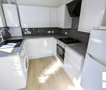 3 Bedroom House - Mid Terrace To Let - Photo 6
