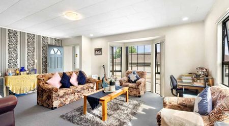 3-Bedroom Home + 3-Bedroom Self-Contained Unit... - Photo 4