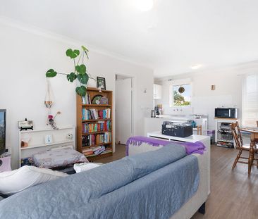 Top Floor Apartment with City Views - Photo 2