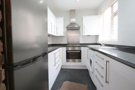 3 bedroom terraced house to rent - Photo 4