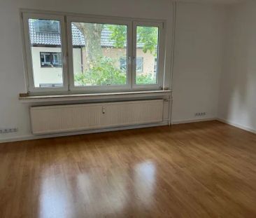 Schöne 2,5 Zimmer-Wohnung mit Balkon im I. OG in 47226 Duisburg - Photo 1
