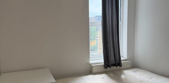 Room in a Shared House, Frith Road, E11 - Photo 2