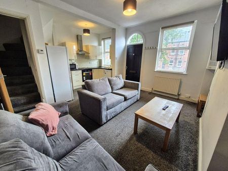 4 bedroom terraced house to rent - Photo 2