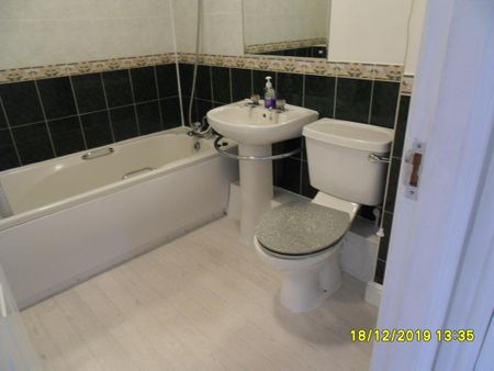 2 bedroom flat to rent - Photo 3