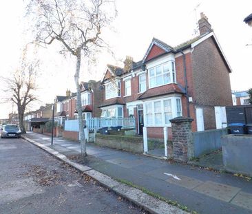 4 bedroom semi-detached house to rent - Photo 6