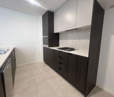 Modern Executive Apartment - Only 100m from the CBD! - Photo 6