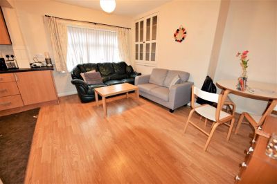 3 bedroom House in Brudenell Road, Leeds - Photo 3