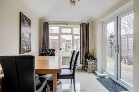 3 bedroom terraced house to rent - Photo 5